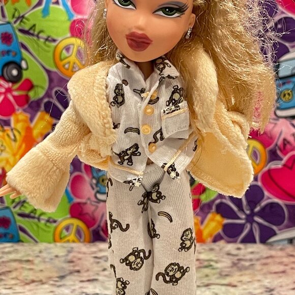 MGA Bratz Slumber Party Cloe Doll in Meygan PJ's  Lot 15 - Picture 3 of 6